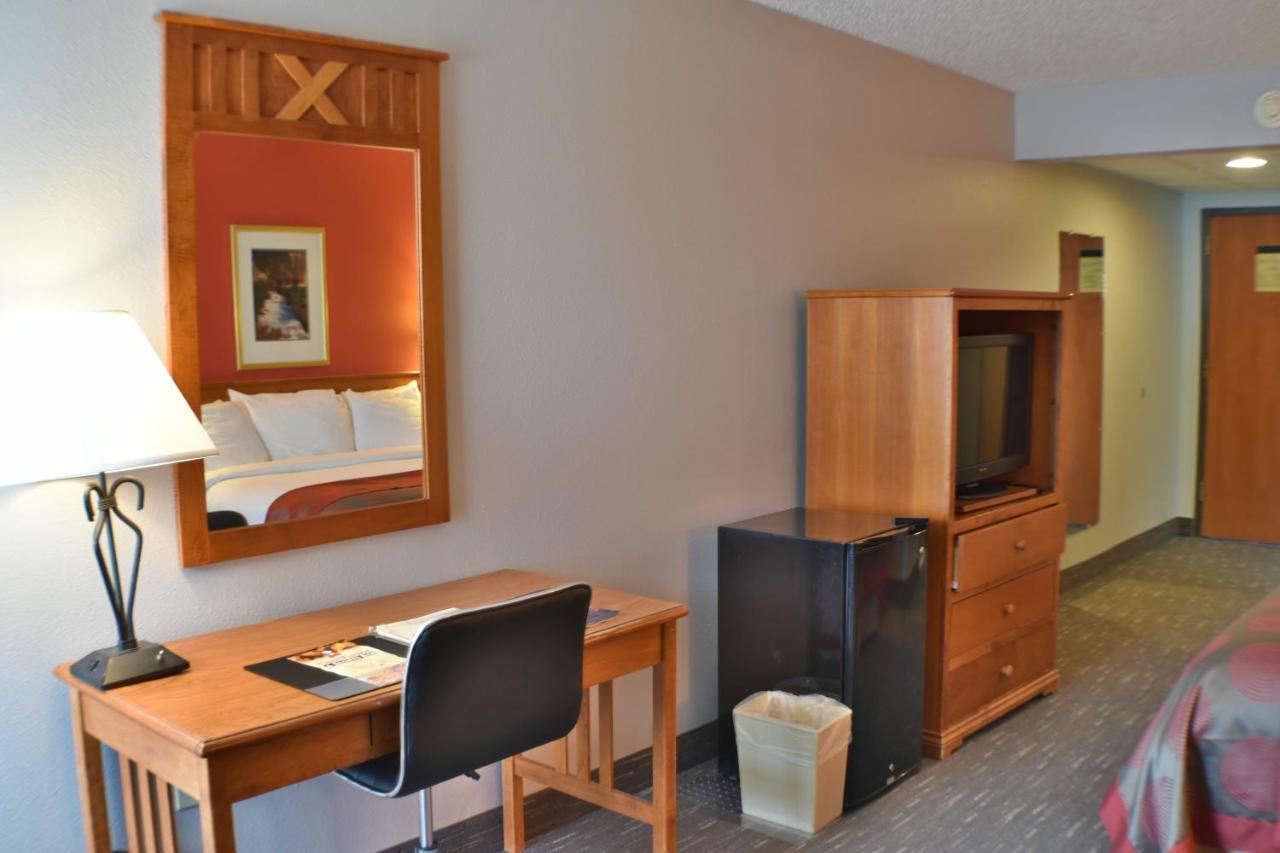 Ramada By Wyndham Sioux Falls Airport - Waterpark Resort & Event Center מראה חיצוני תמונה