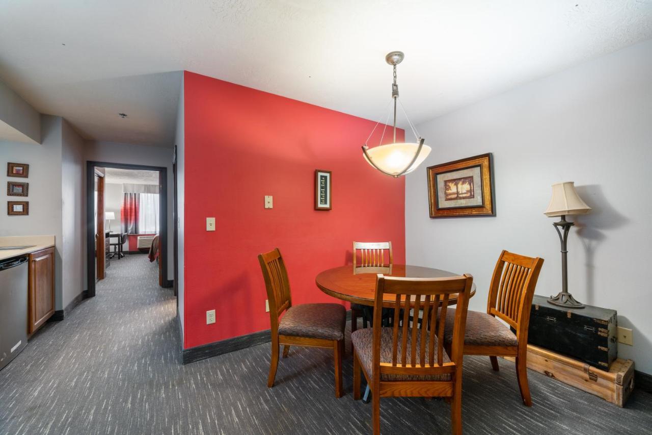 Ramada By Wyndham Sioux Falls Airport - Waterpark Resort & Event Center מראה חיצוני תמונה