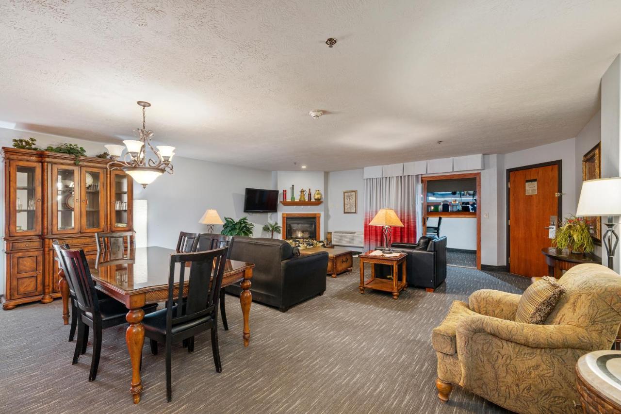 Ramada By Wyndham Sioux Falls Airport - Waterpark Resort & Event Center מראה חיצוני תמונה