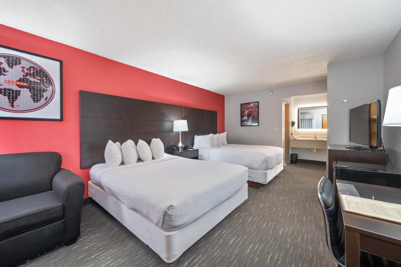 Ramada By Wyndham Sioux Falls Airport - Waterpark Resort & Event Center מראה חיצוני תמונה