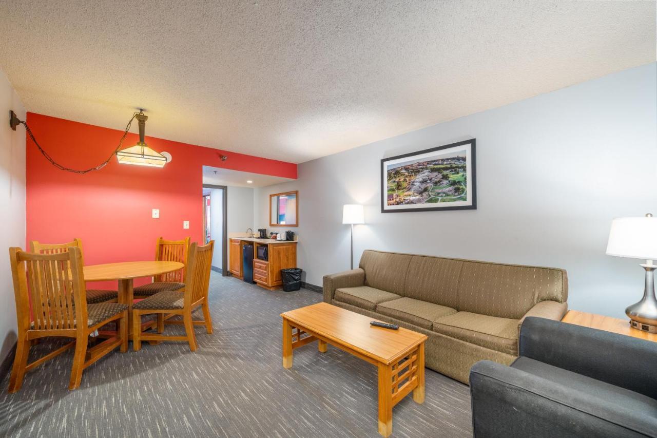 Ramada By Wyndham Sioux Falls Airport - Waterpark Resort & Event Center מראה חיצוני תמונה