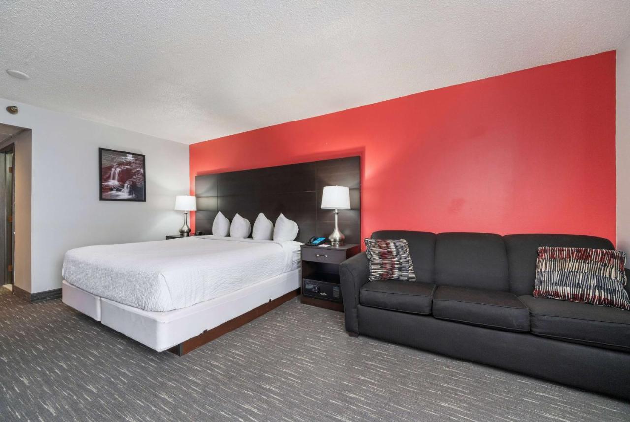 Ramada By Wyndham Sioux Falls Airport - Waterpark Resort & Event Center מראה חיצוני תמונה
