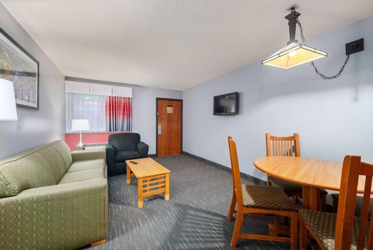 Ramada By Wyndham Sioux Falls Airport - Waterpark Resort & Event Center מראה חיצוני תמונה