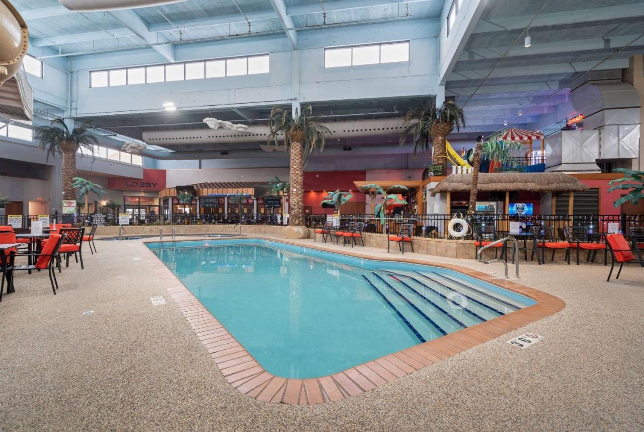 Ramada By Wyndham Sioux Falls Airport - Waterpark Resort & Event Center מראה חיצוני תמונה