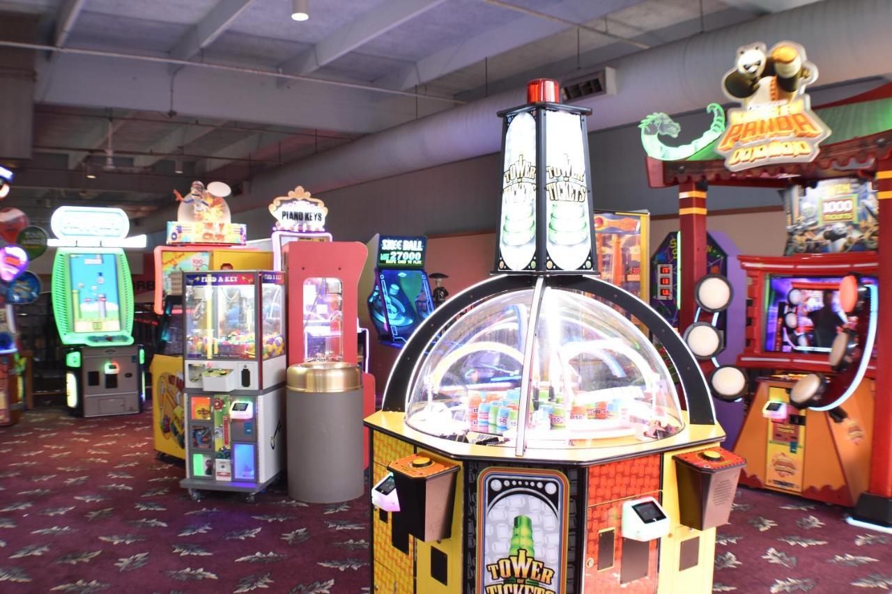 Ramada By Wyndham Sioux Falls Airport - Waterpark Resort & Event Center מראה חיצוני תמונה