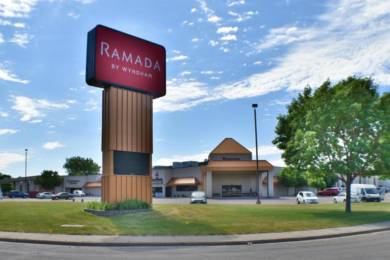 Ramada By Wyndham Sioux Falls Airport - Waterpark Resort & Event Center מראה חיצוני תמונה